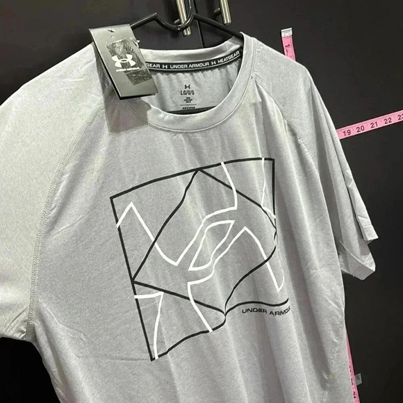 Under Armour Loose fit,round neck,athletic,casual,logo graphic Tee - Picture 1 of 9